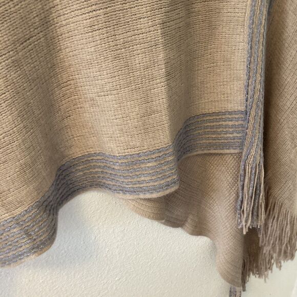 MAX EDITION Knit Poncho Asymmetrical Acrylic Size Sm/Med Fringe Boho Artsy - Picture 14 of 14